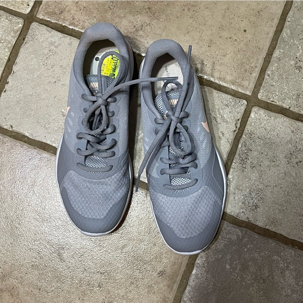 Nike Women’s Gray City Trainer Tennis Shoes